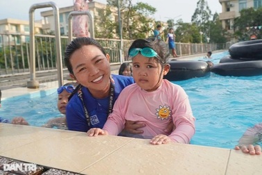 Lập đường dây nóng bảo vệ trẻ em đến từng thôn ấp