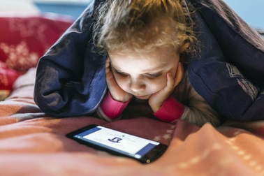 Cách các quốc gia châu Âu thúc đẩy việc hạn chế trẻ em sử dụng mạng xã hội